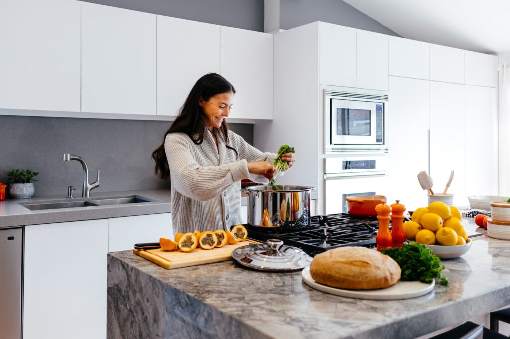 Women in the kitchen